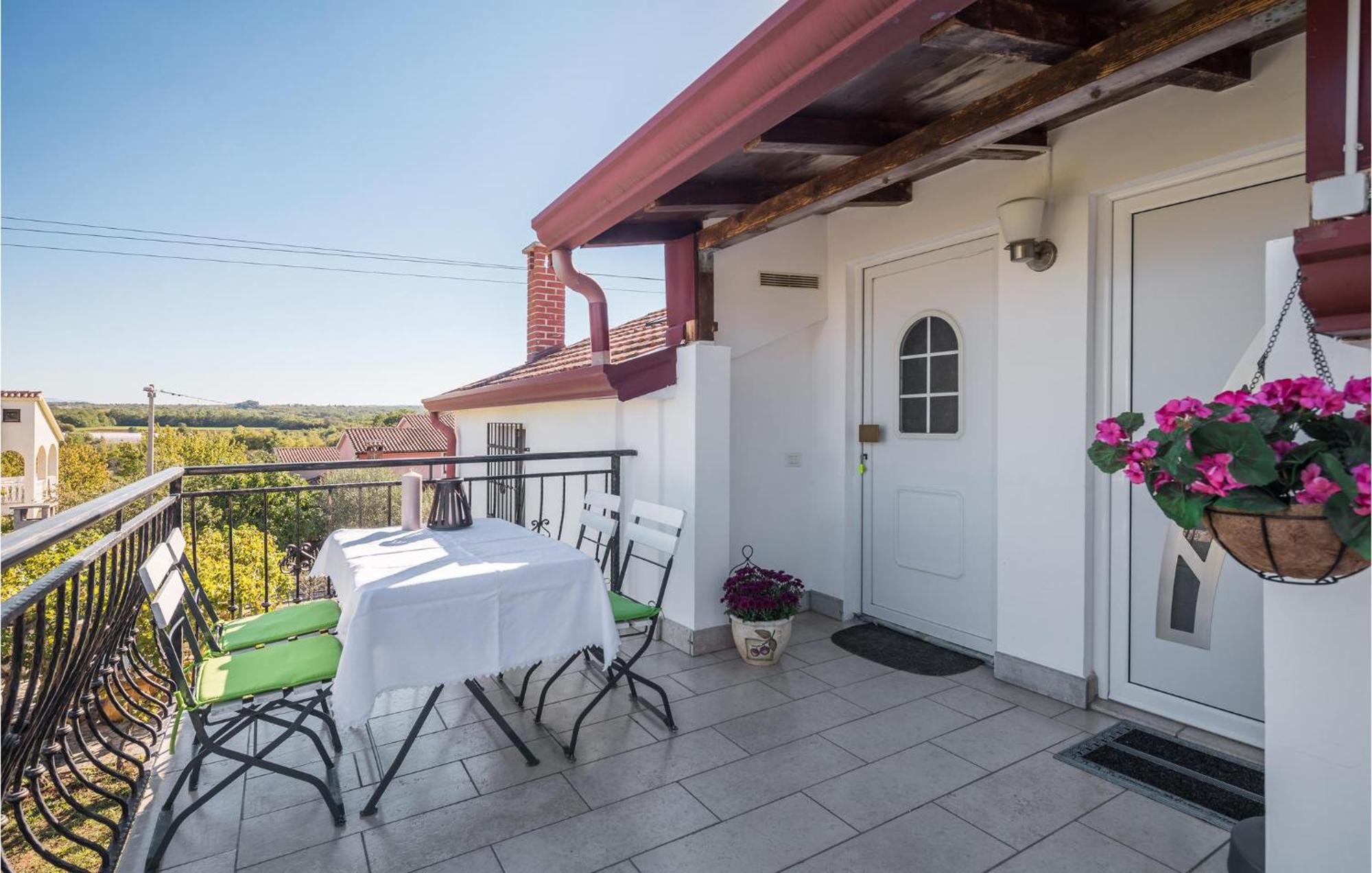 Gorgeous Apartment In Musalez With Kitchen Exterior foto